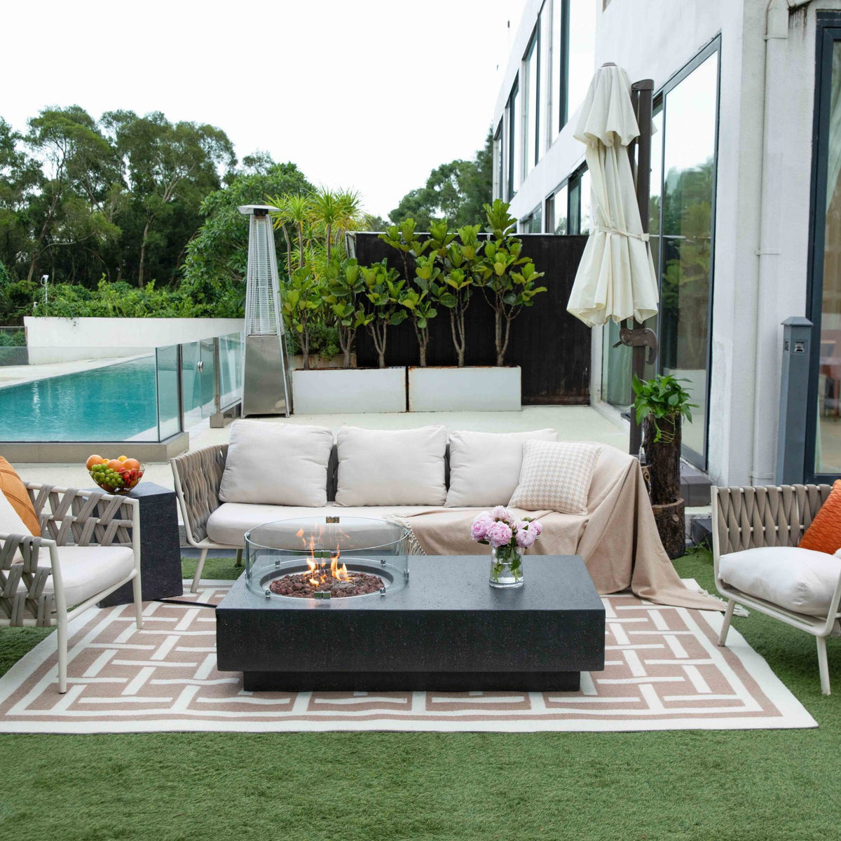 Fire Pit / Focar de lux - Masa de terasa sau gradina cu semineu integrat, pe GPL, model Metropolis 2025, beton + lava